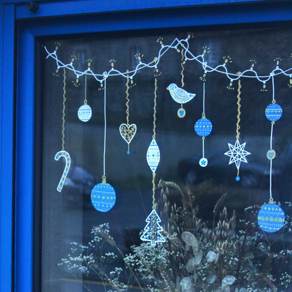 Décoration vitrine main levée chez particulier pour noël par atelier bruine